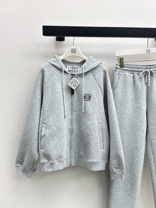 Loose-fitting hooded jacket and trousers