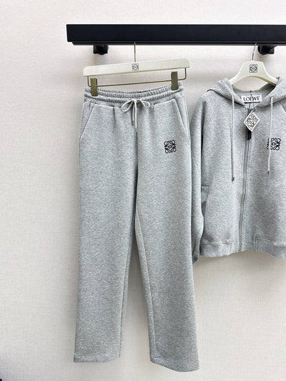 Loose-fitting hooded jacket and trousers