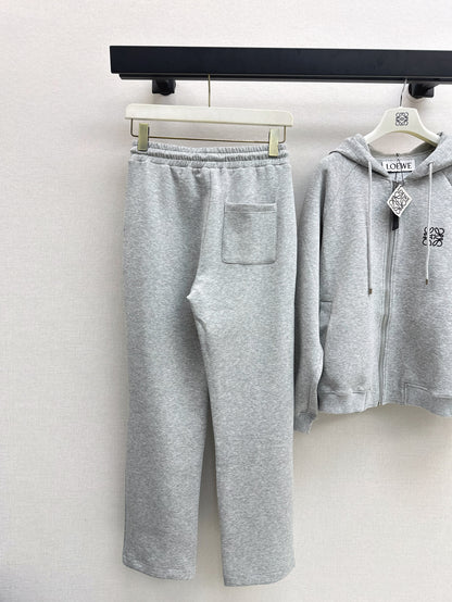 Loose-fitting hooded jacket and trousers