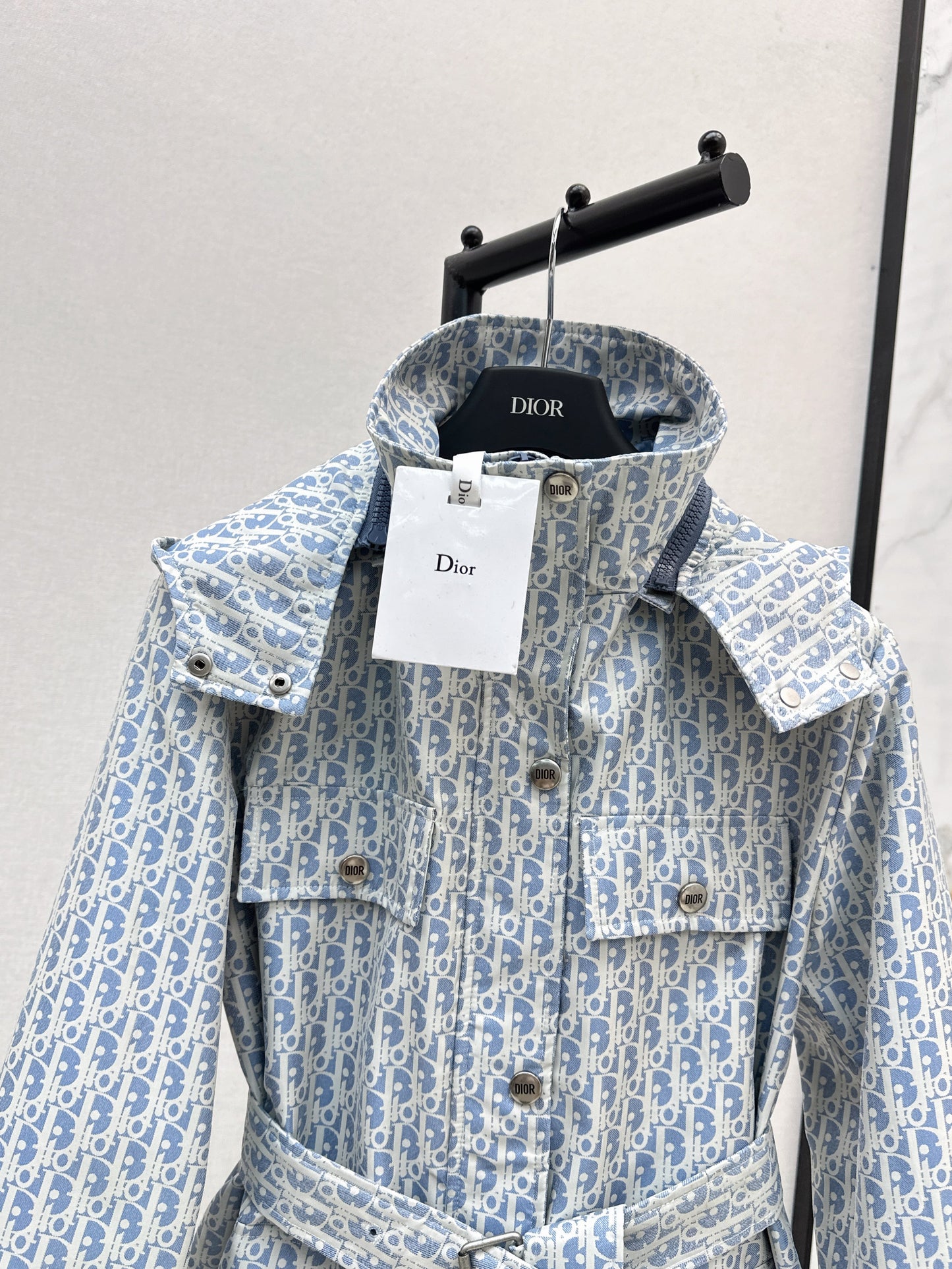 Hooded mid-length jacket