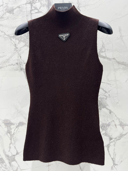 25fw Half high neck triangular vest