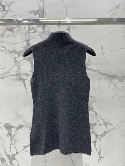 25fw Half high neck triangular vest