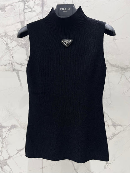 25fw Half high neck triangular vest