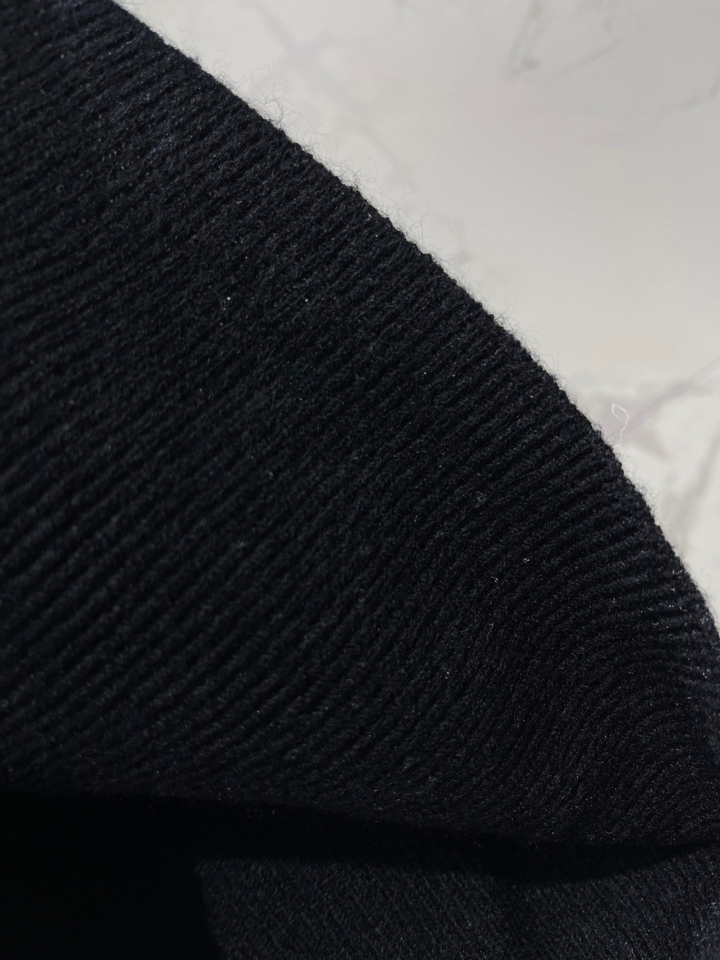 25fw Half high neck triangular vest