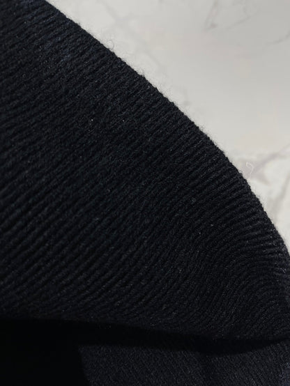 25fw Half high neck triangular vest