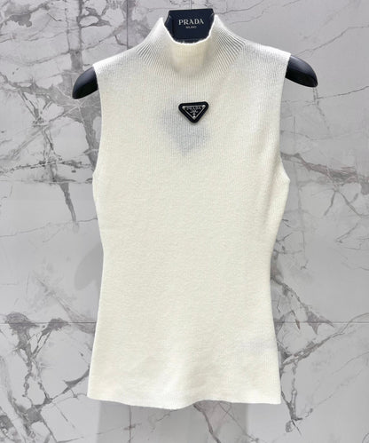 25fw Half high neck triangular vest
