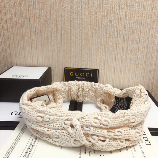 Openwork hair accessories