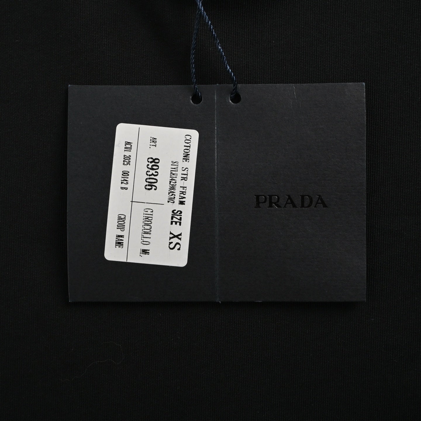 25 Short sleeves with triangle logo and letter print on the neckline