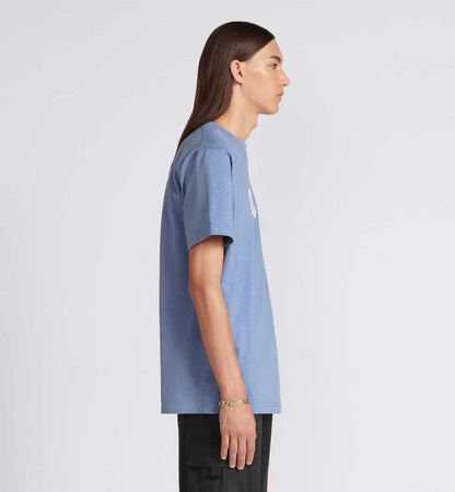 embroidered silver logo short sleeves