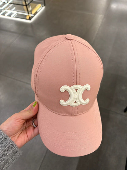 Fashionable wide brimmed hat