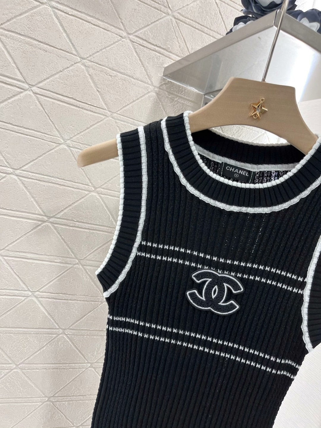 25ss early spring new round neck slim knitted vest