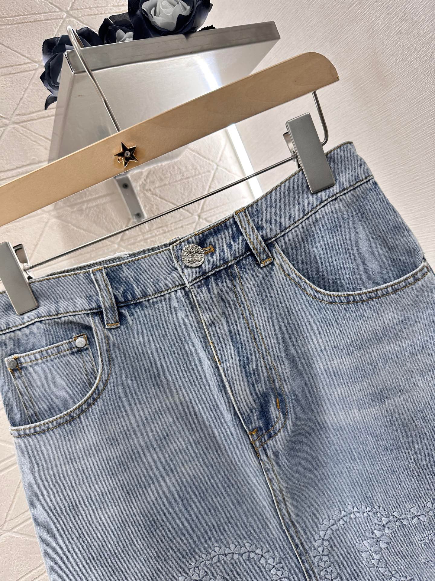 25ss Camellia Embroidery Denim Skirt