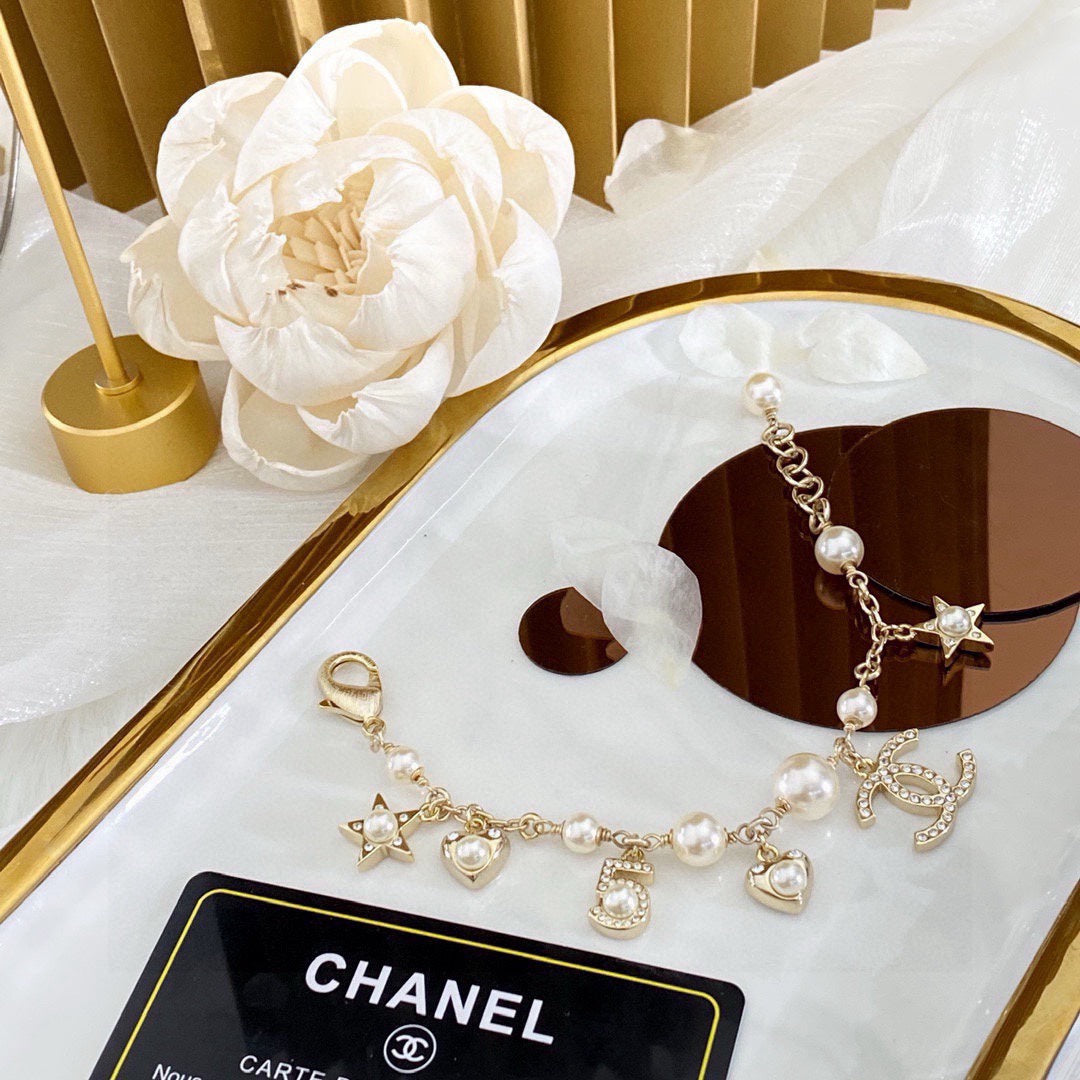Classic multi-element pearl bracelet
