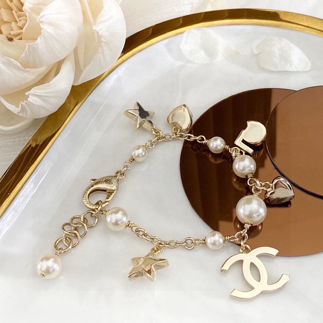 Classic multi-element pearl bracelet