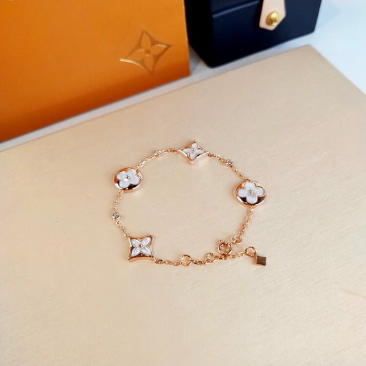 New four-flower bracelet