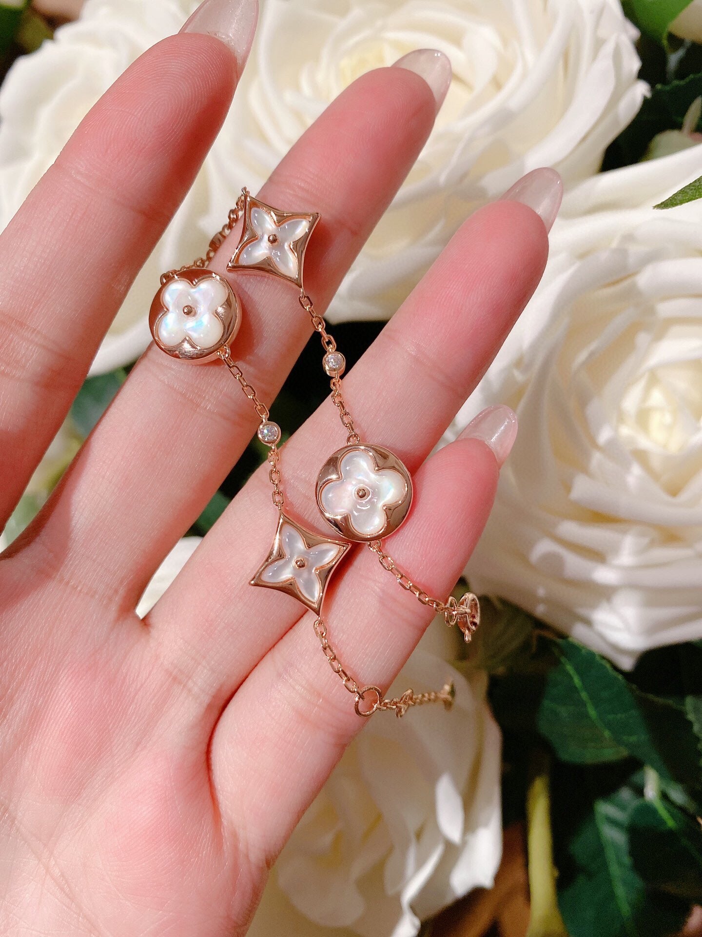 New four-flower bracelet