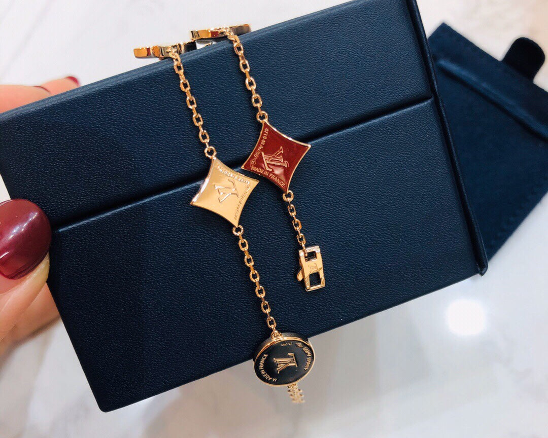 New four-flower bracelet