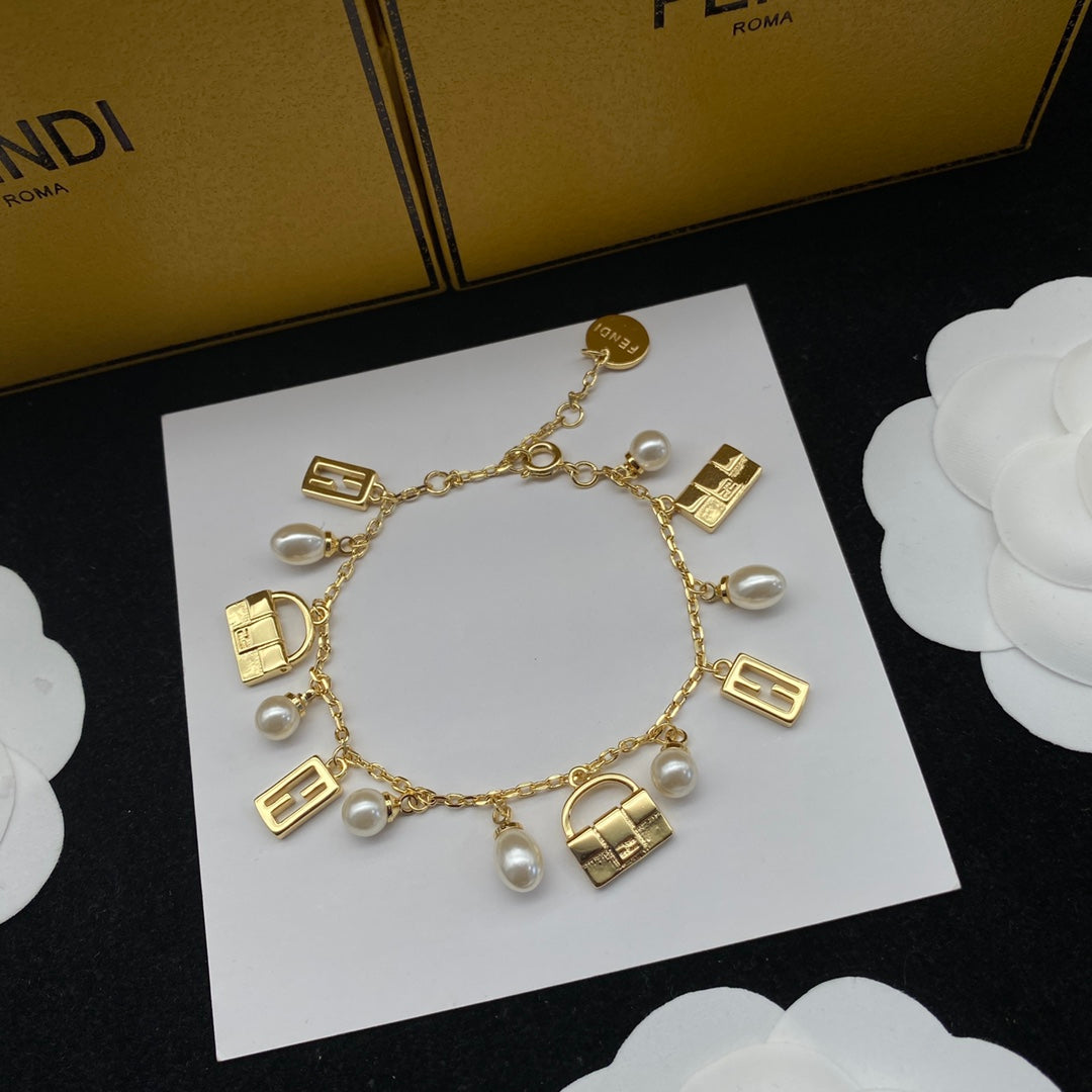 New lock pearl bracelet