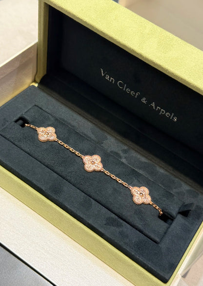 Gold-stamped five-flower bracelet