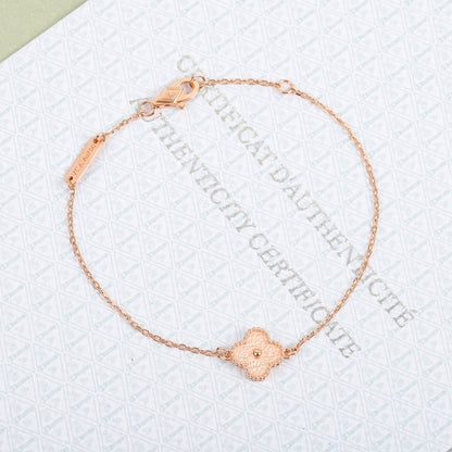 Gold-stamped single flower mini bracelet
