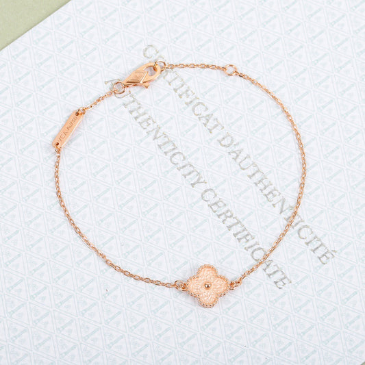 Gold-stamped single flower mini bracelet