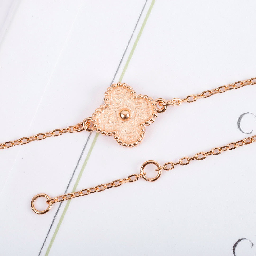 Gold-stamped single flower mini bracelet