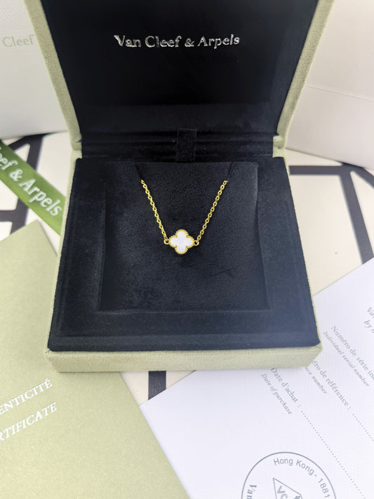 White mother-of-pearl single flower mini bracelet