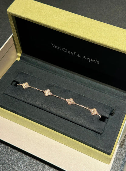 Classic gold-stamped bracelet