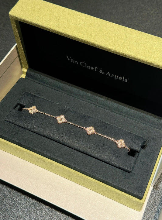 Classic gold-stamped bracelet