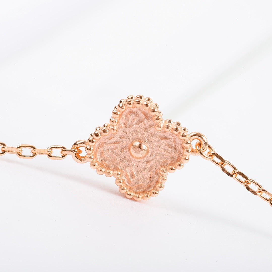 Classic gold-stamped bracelet