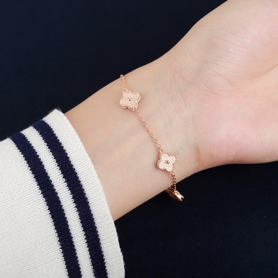 Classic gold-stamped bracelet