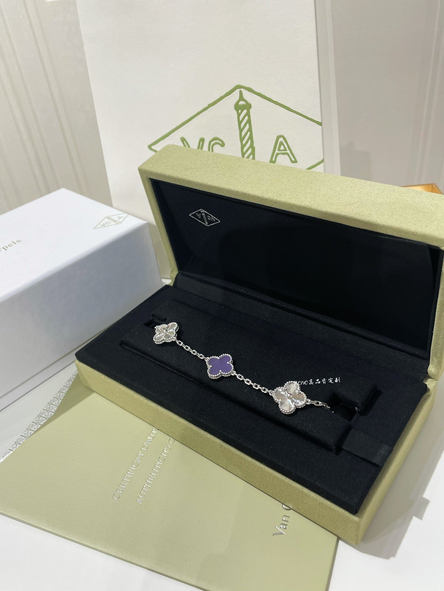 Violet guilloché four-leaf clover five-flower bracelet