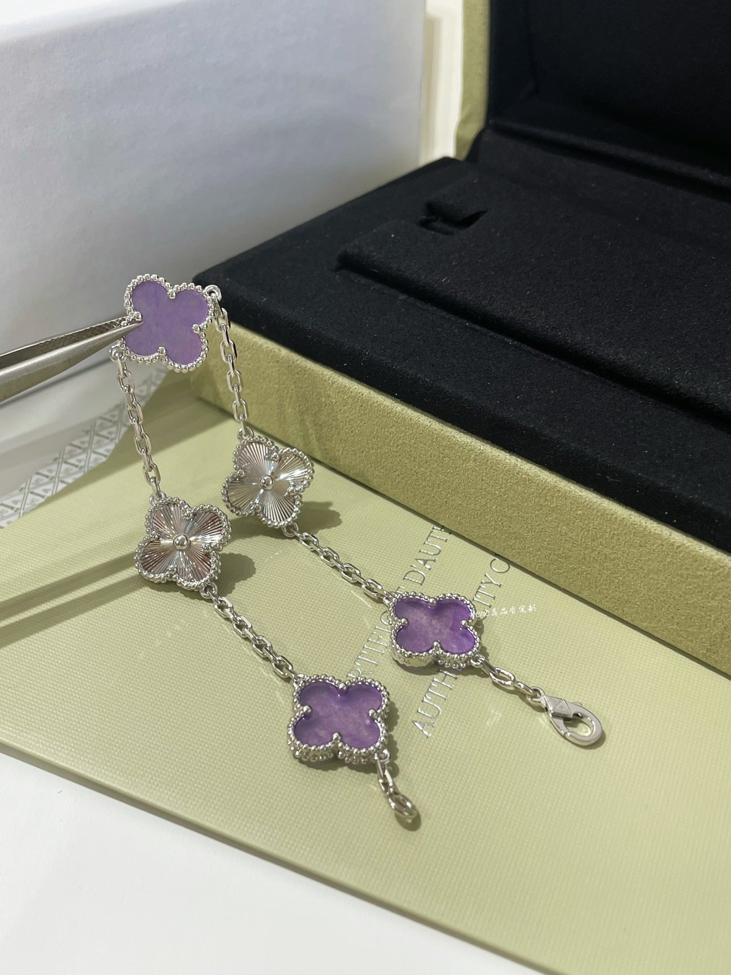 Violet guilloché four-leaf clover five-flower bracelet