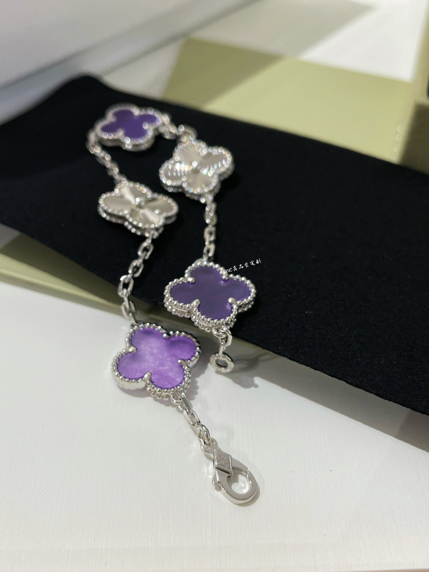 Violet guilloché four-leaf clover five-flower bracelet