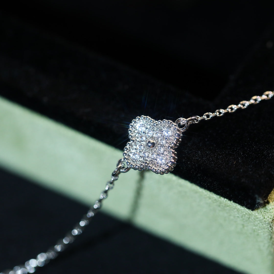 Four-leaf clover full diamond bracelet