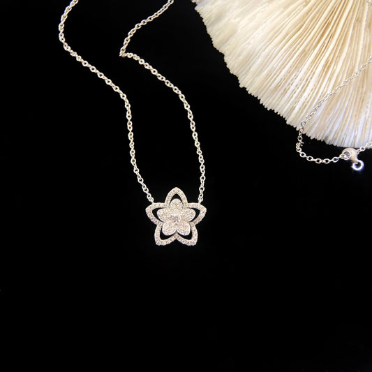 Graf Flower Necklace