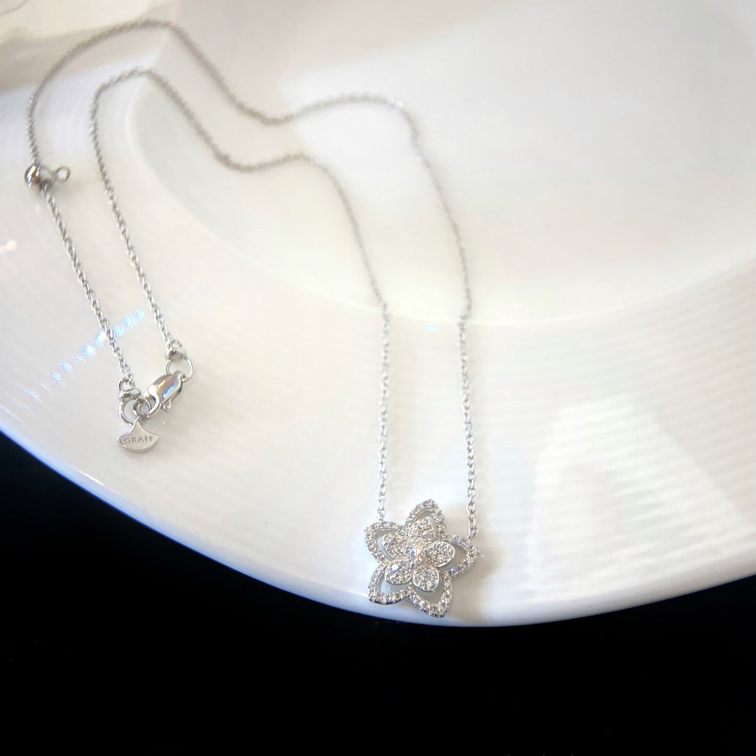 Graf Flower Necklace
