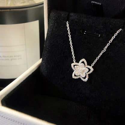 Graf Flower Necklace
