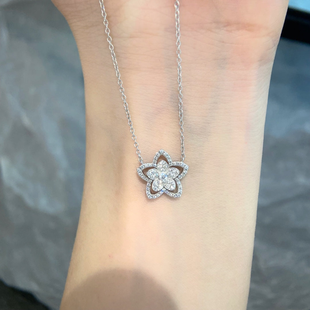 Graf Flower Necklace