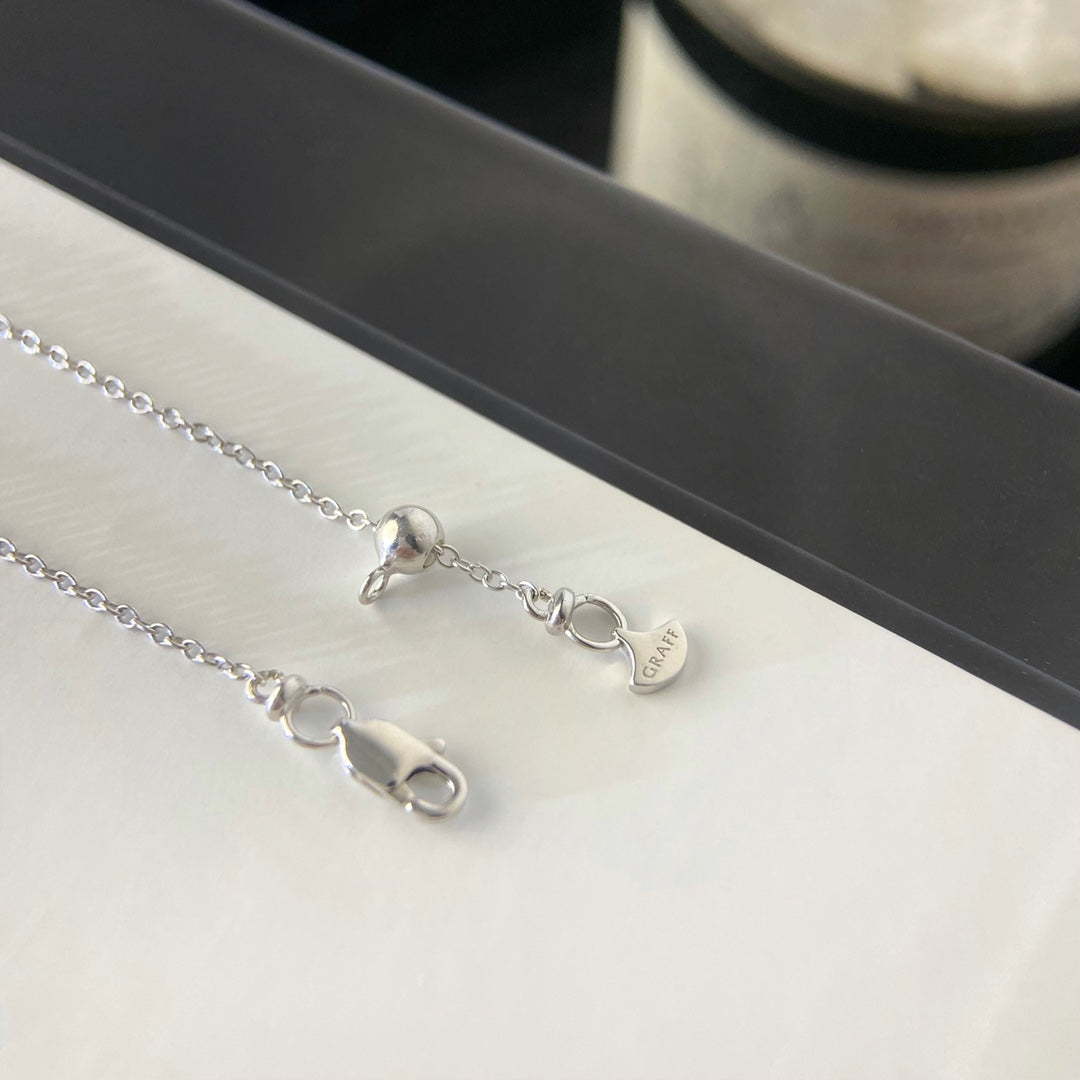 Graf Flower Necklace