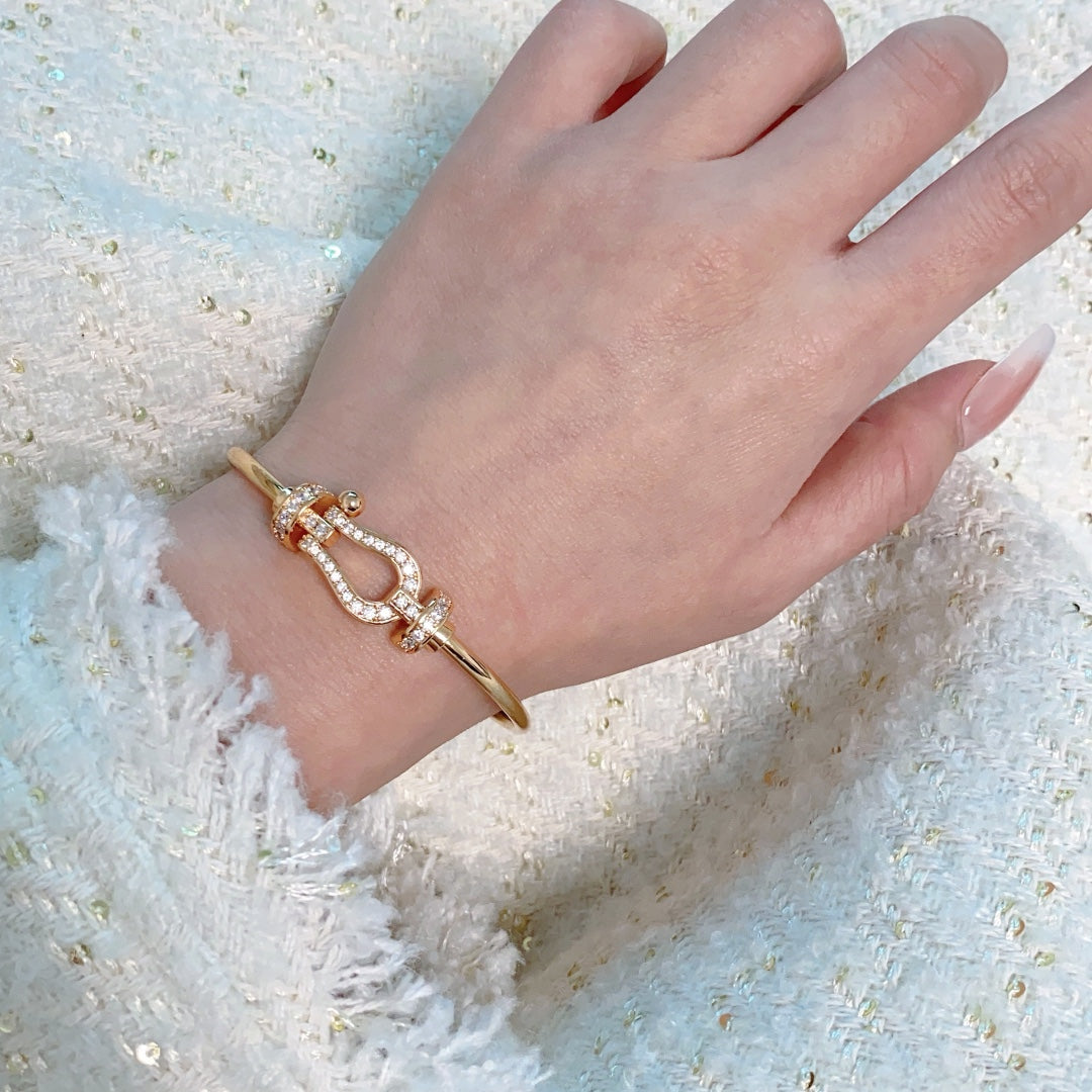 Full diamond horseshoe clasp bracelet