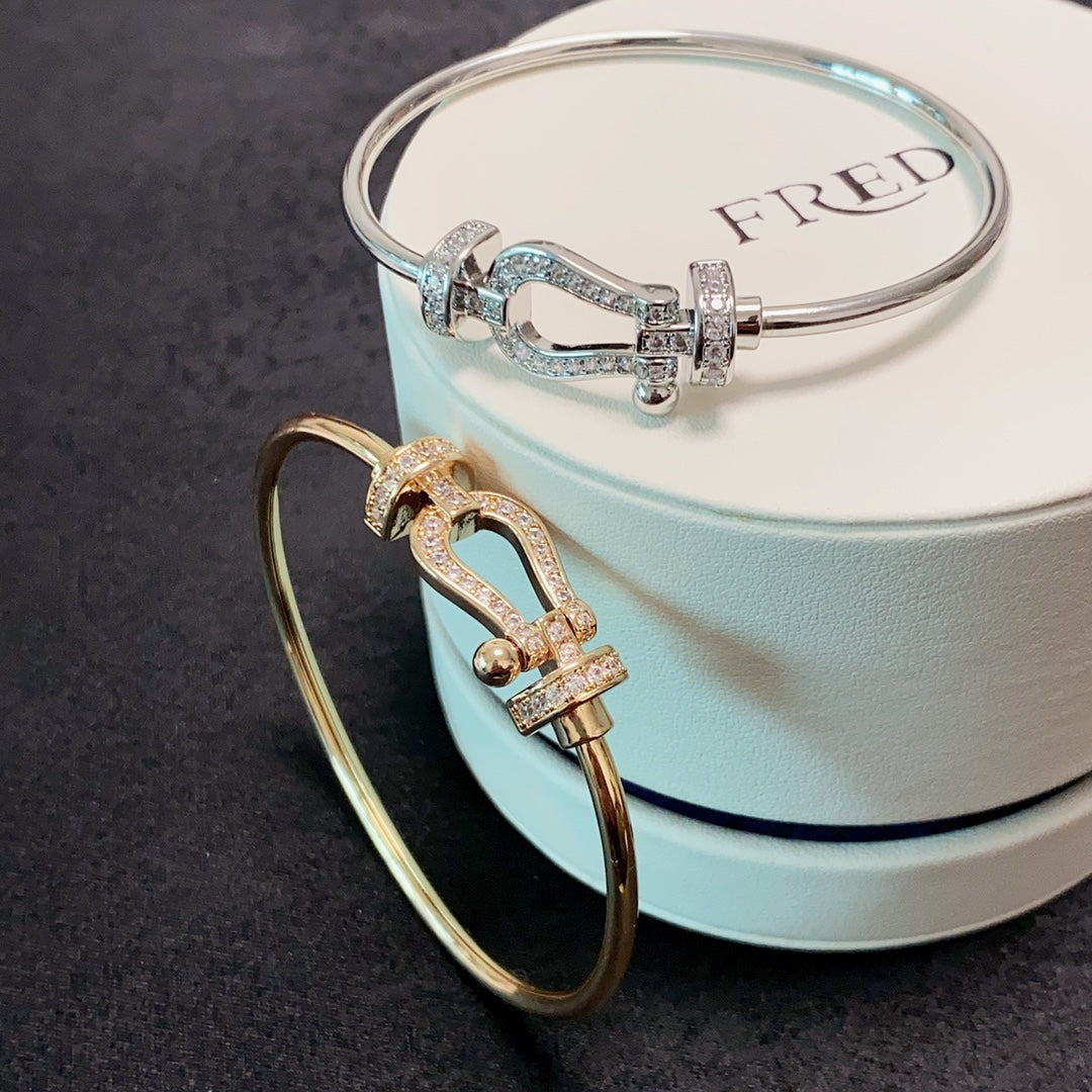 Full diamond horseshoe clasp bracelet