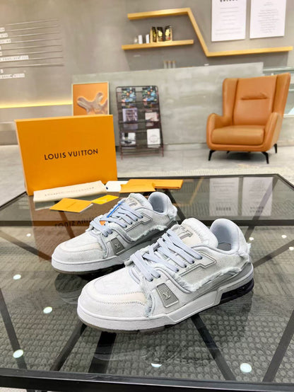 casual sports sneakers