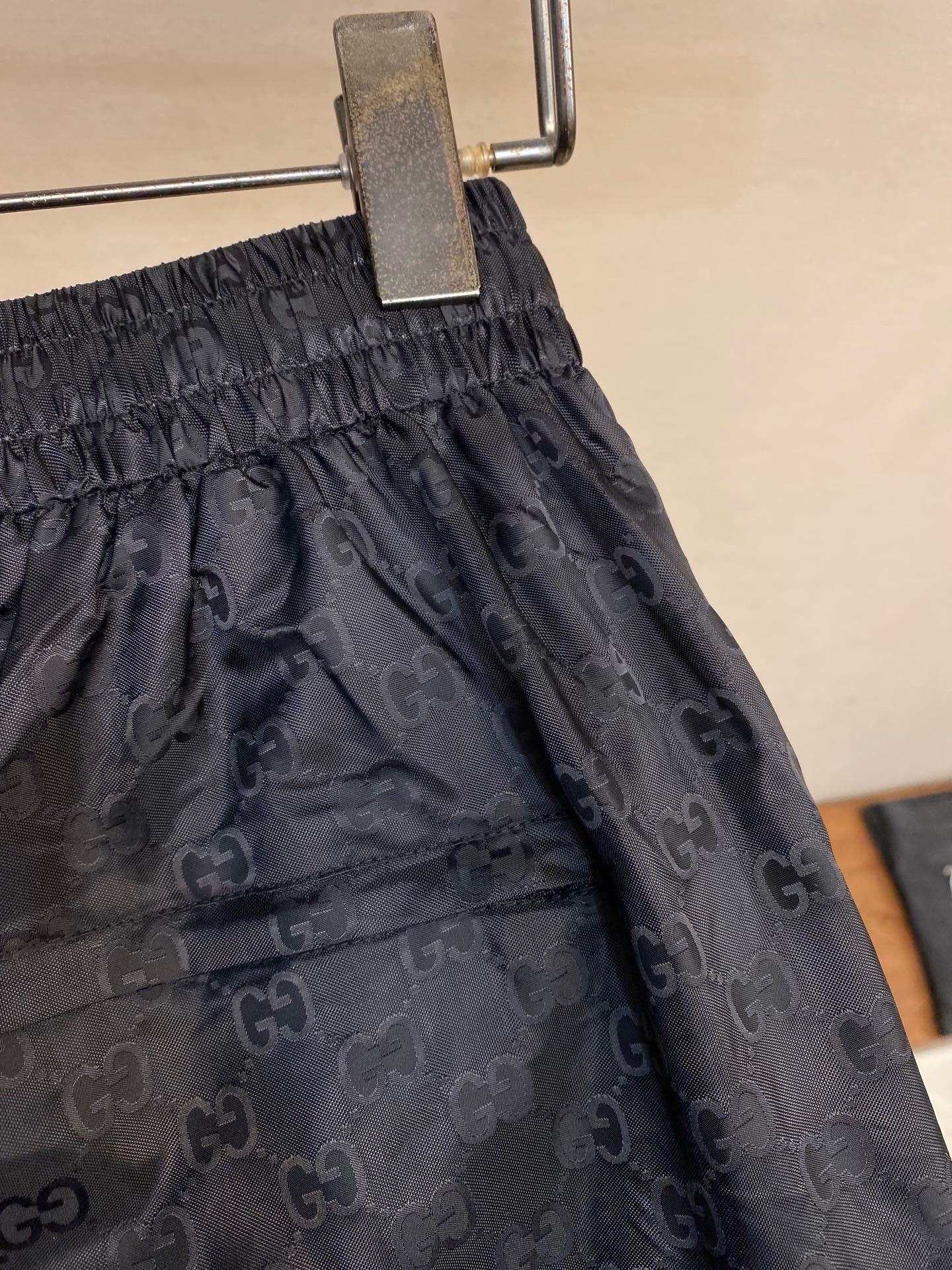 Lightweight nylon cargo pocket jacquard shorts