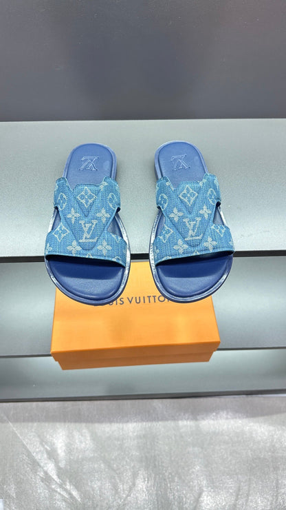 logo graphic slippers