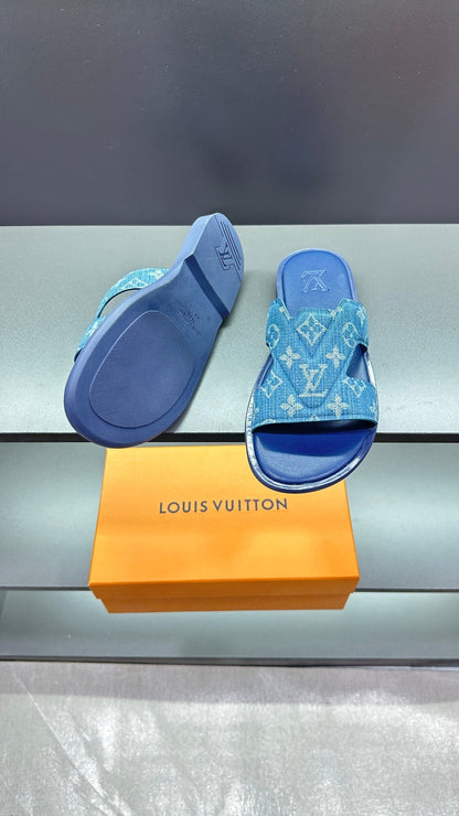 logo graphic slippers