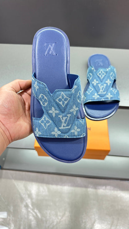 logo graphic slippers