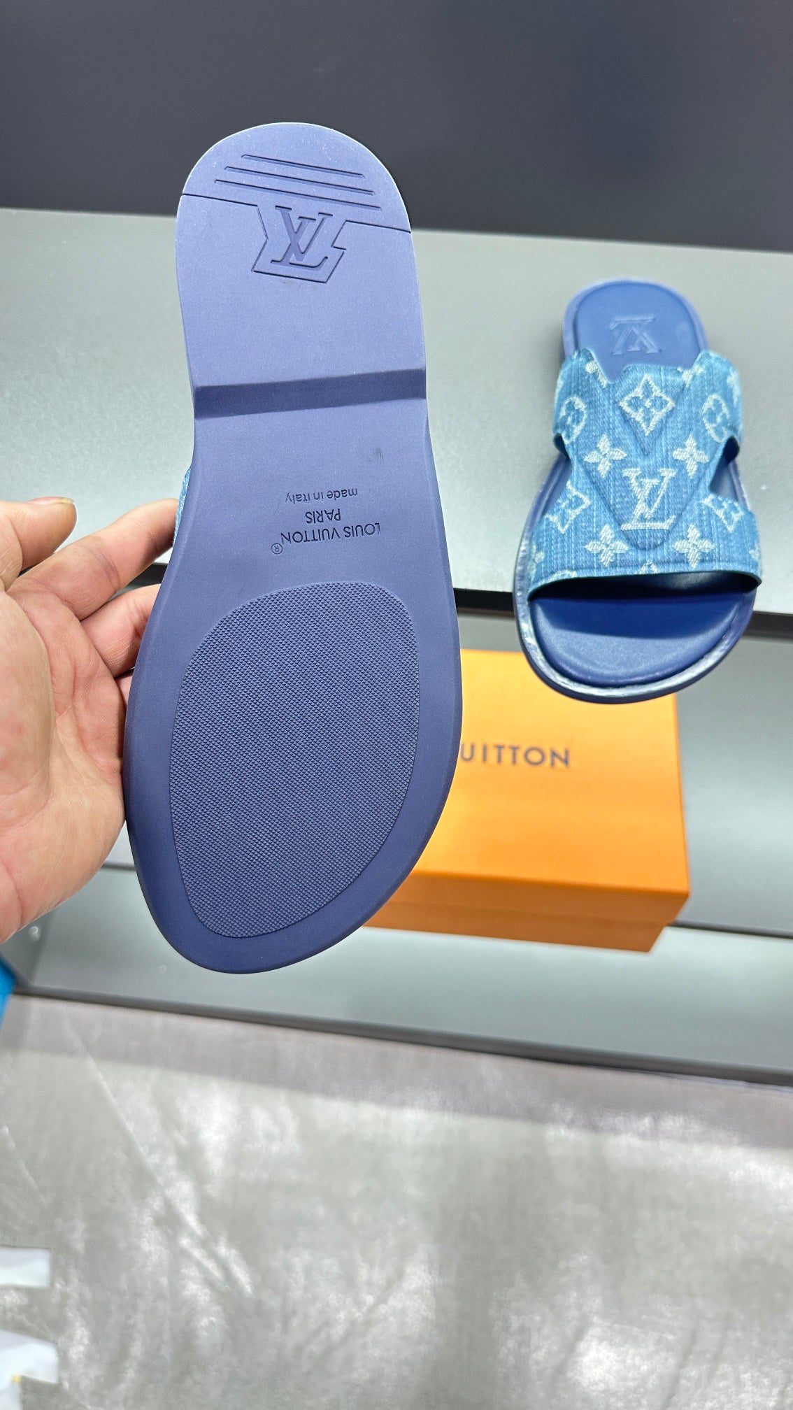 logo graphic slippers