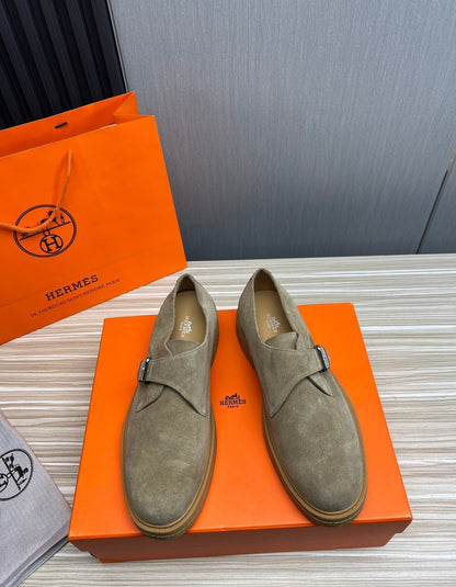 Cow suede upper + cowhide lining + cow tendon stitching outsole