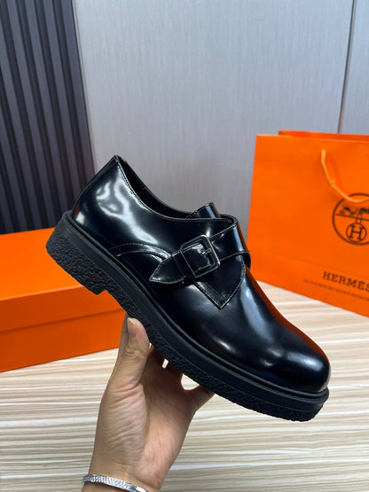 Cow suede upper + cowhide lining + cow tendon stitching outsole